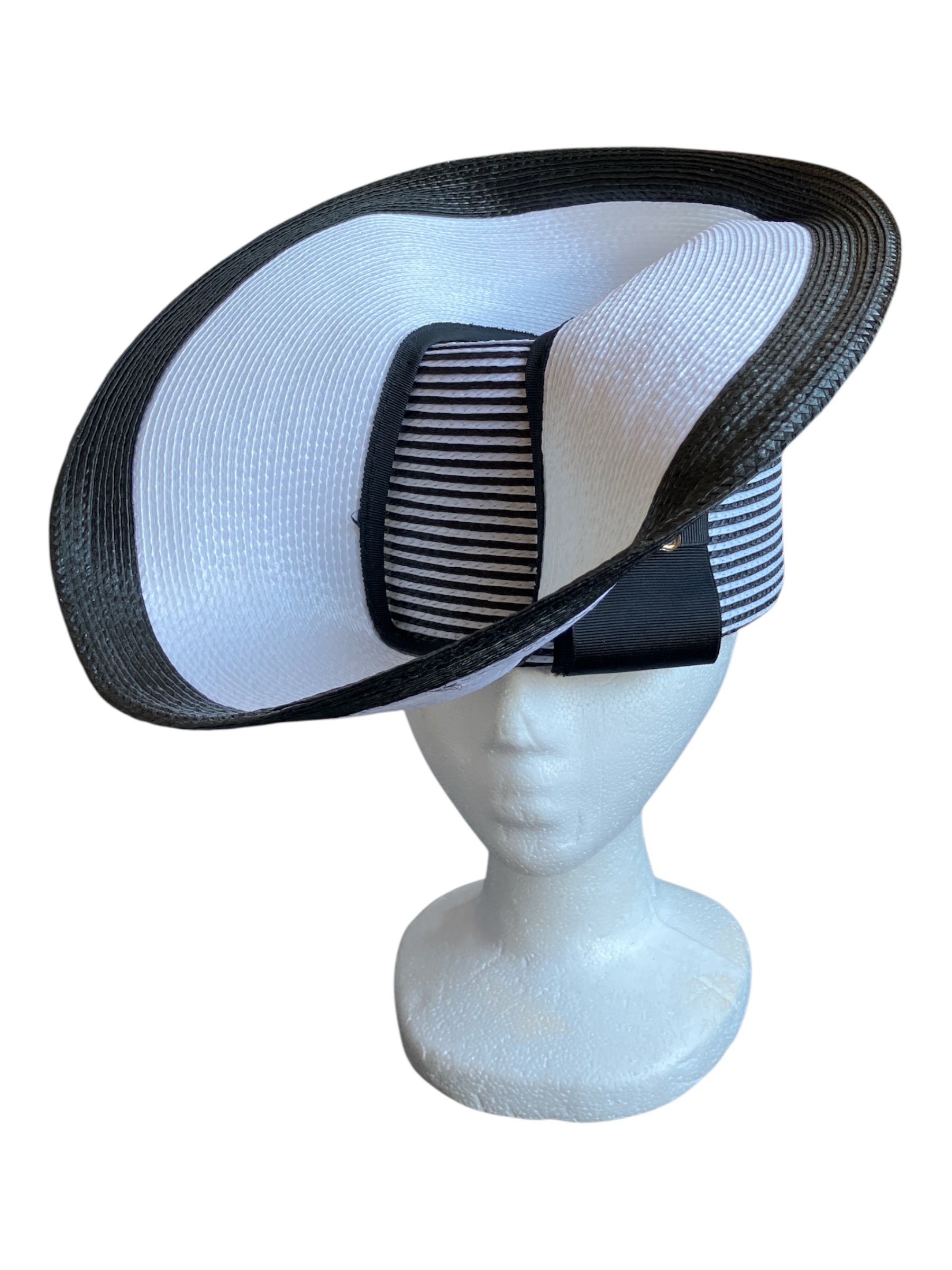 Vintage 1980s Black&White Straw Asymmetrical Brim Hat