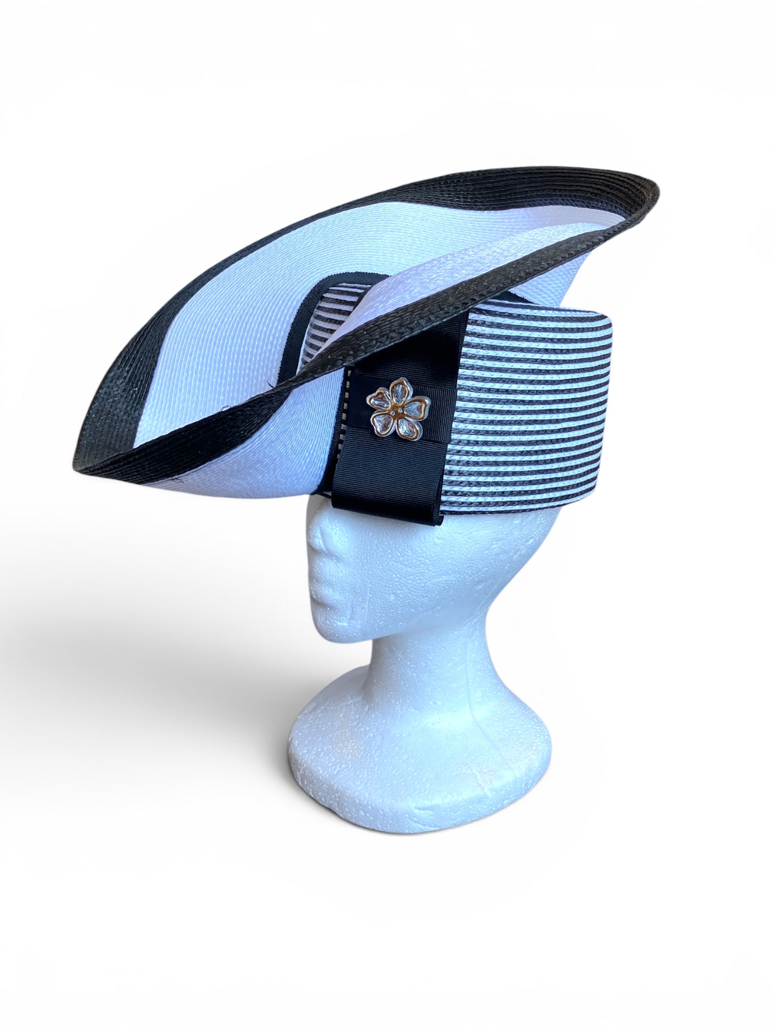 Vintage 1980s Black&White Straw Asymmetrical Brim Hat