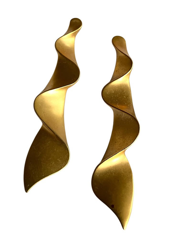 Vintage Gold Tone Matte Swirl Drop Earring